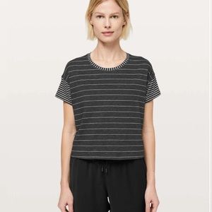 Lululemon cates tee striped! EUC SZ 6